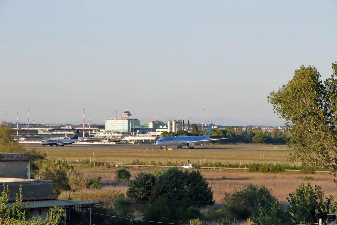 Bilocale Con Vista Sull'Aeroporto - Comodo Per Il Viaggio Fiumicino Exterior photo